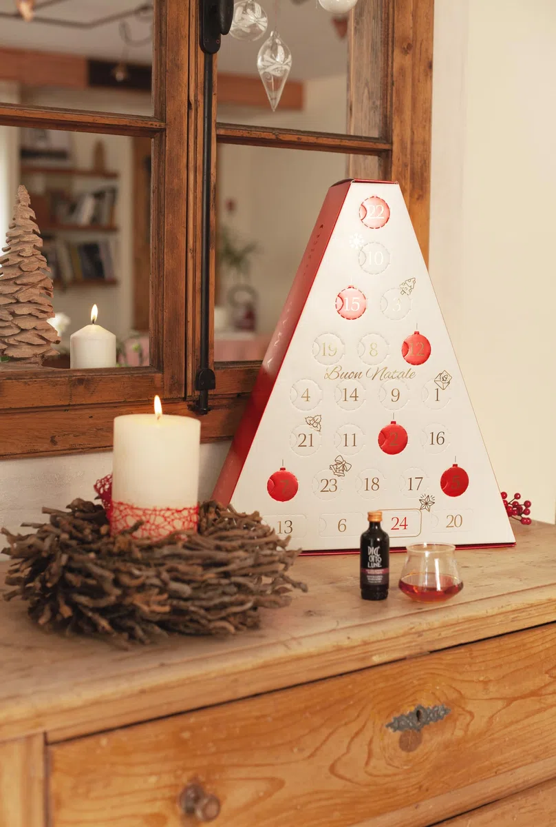 Marzadro - Calendario dell'Avvento con Distillati Artigianali tra cui Grappe, Liquori e Gin - Totale 24 Bottiglie